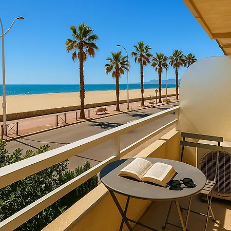 Splendide Vue Depuis La Et Le Salon Cuisine, 20m De La Plage! Appartement