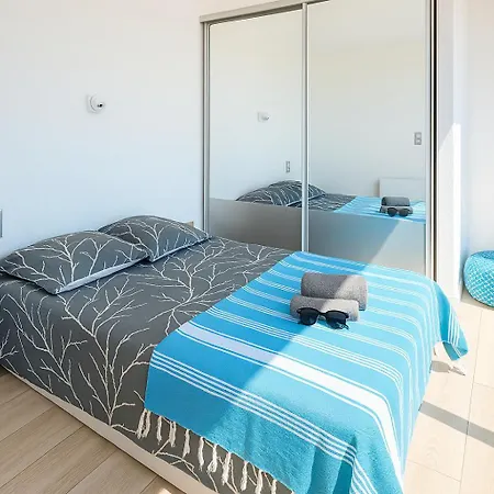 Appartement Splendide Vue Depuis La Et Le Salon Cuisine, 20m De La Plage! *