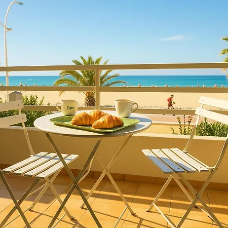 Splendide Vue Depuis La Et Le Salon Cuisine, 20m De La Plage! Appartement